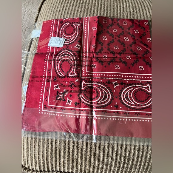 Coach Heritage Print Bandana nwt in packaging - Picture 4 of 6